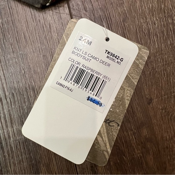 New Carhartt camo and pink deer onesie long sleeve - Picture 4 of 6